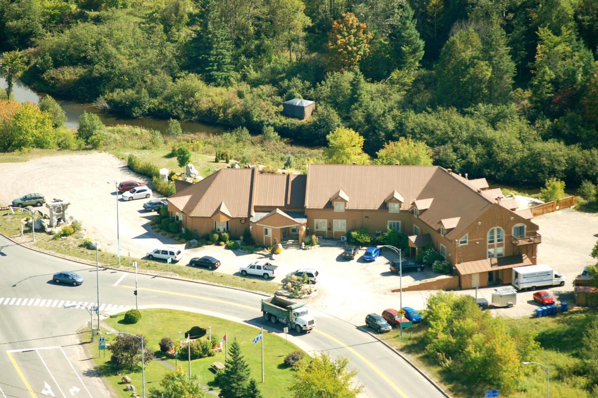 Hotel Alila Saint-Sauveur-des-Monts Exteriör bild